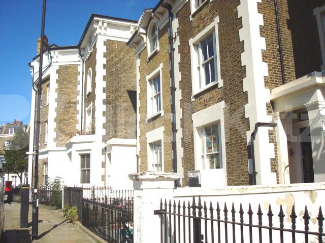 			Must be seen, 3 Bedroom, 1 bath, 1 reception Flat			 Mornington Terrace, CAMDEN